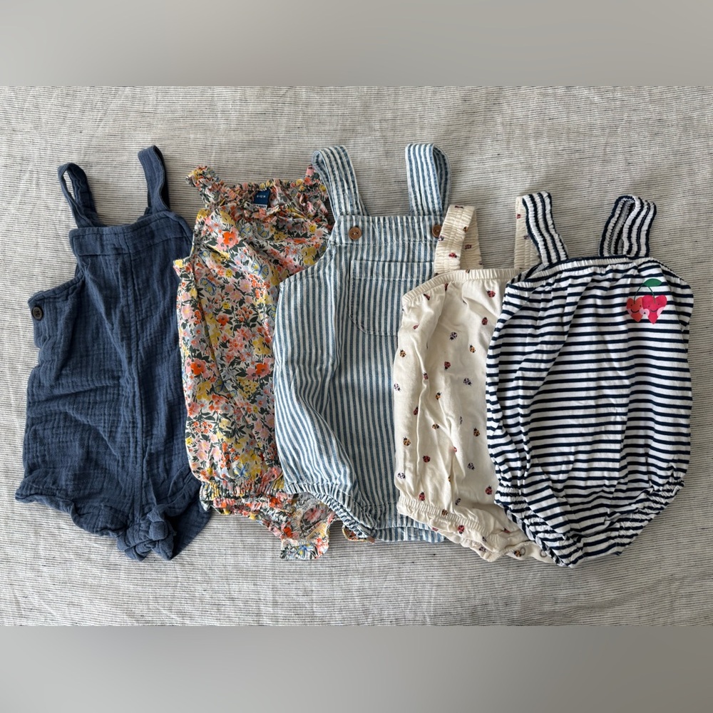 Lot of (5) Baby Rompers from GAP and Old Navy, LIKE NEW, 6-12 months
